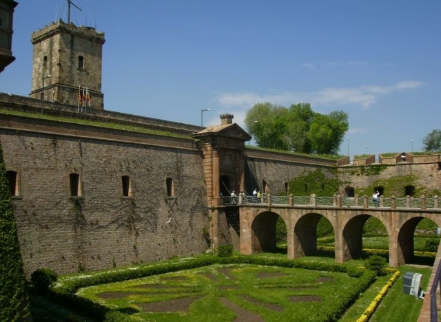 vamos a montjuic en bicicleta